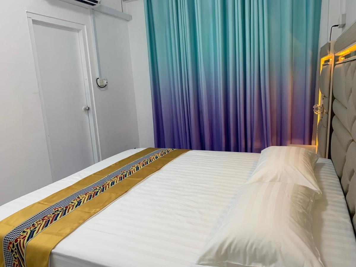 Ontrack Travel Apartment Male Bagian luar foto