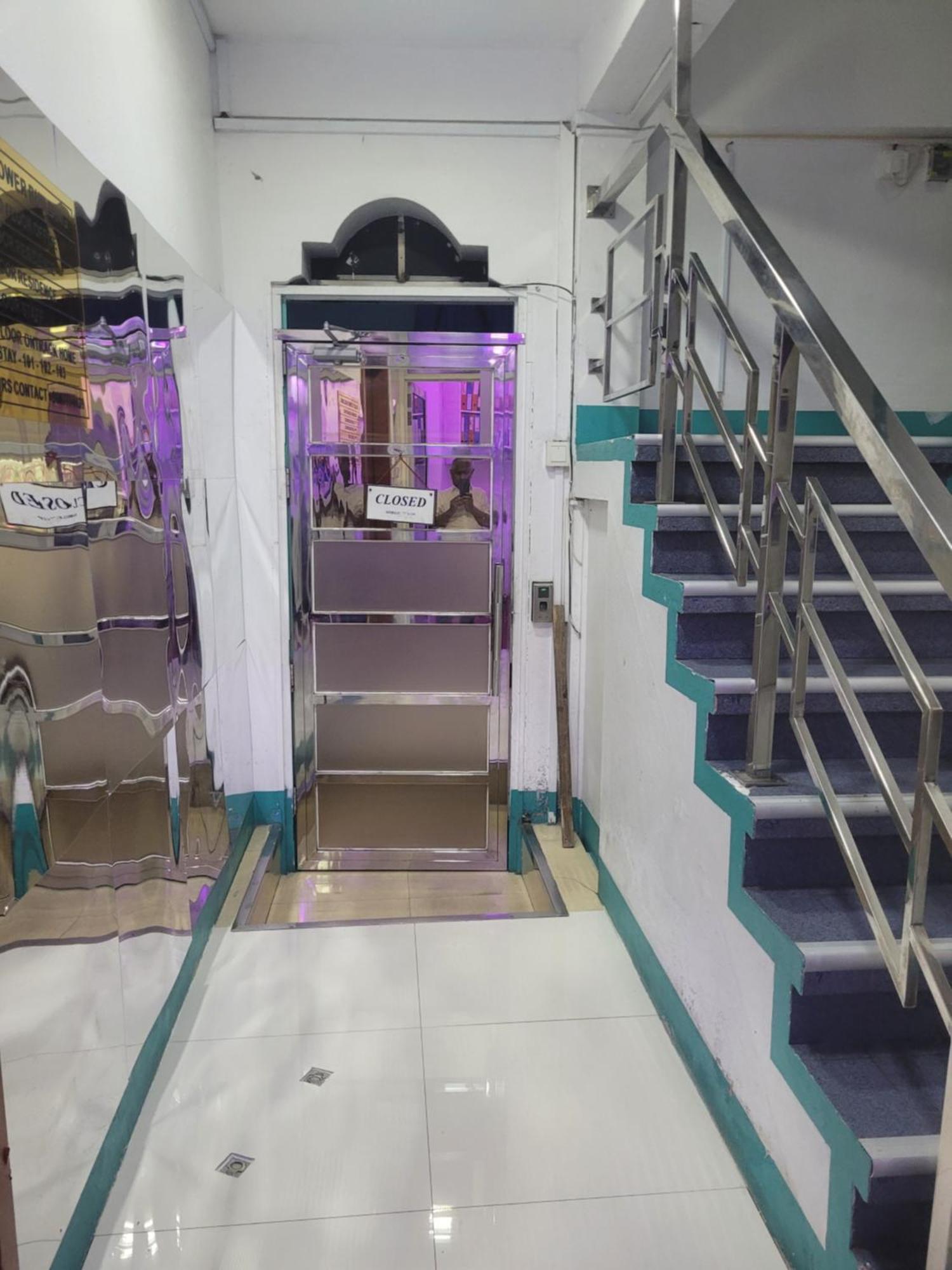 Ontrack Travel Apartment Male Bagian luar foto